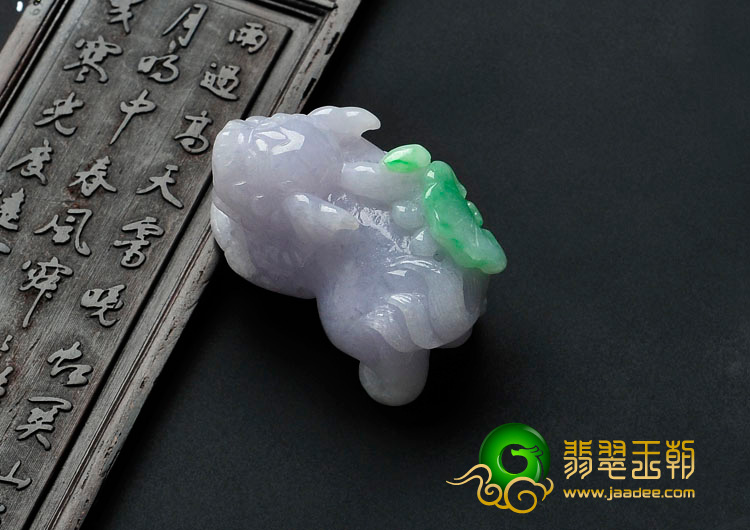 糯冰种春带彩缅甸翡翠貔貅挂件