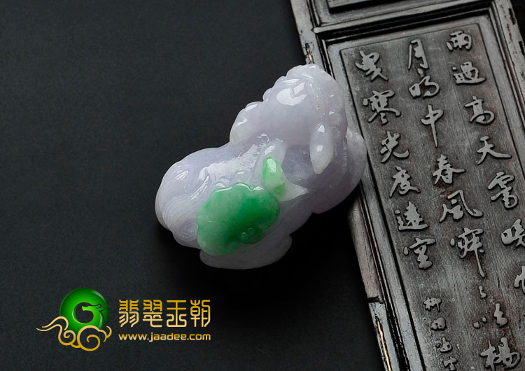 糯冰种春带彩缅甸翡翠貔貅挂件