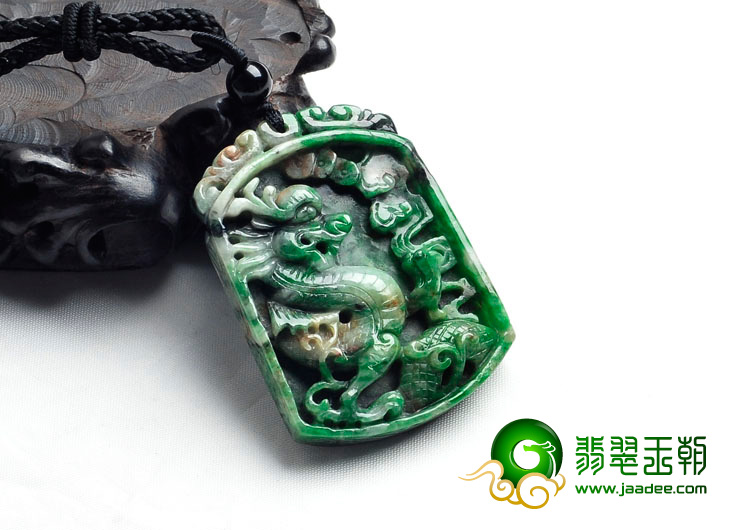 feicui细糯种浓绿略带黄翡缅甸翡翠龙牌挂件