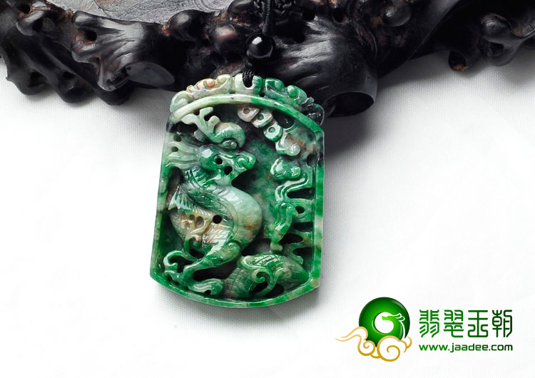 feicui细糯种浓绿略带黄翡缅甸翡翠龙牌挂件