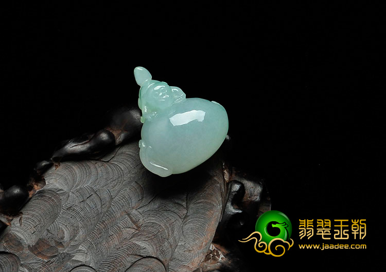 冰种晴水缅甸翡翠灵猴献寿挂件