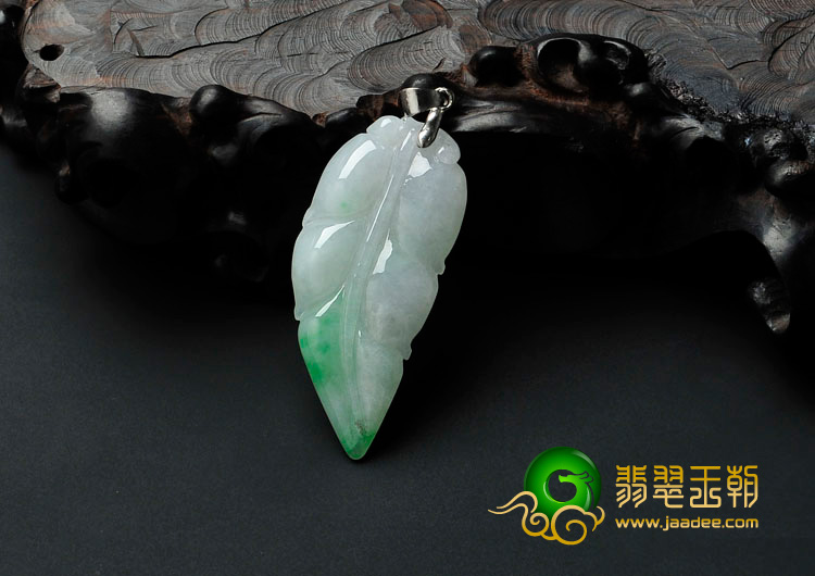 糯冰种飘翠缅甸翡翠叶子挂件