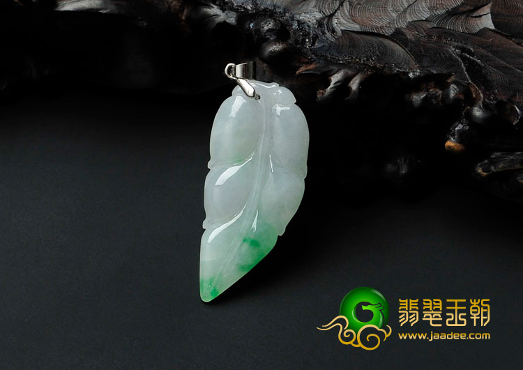 糯冰种飘翠缅甸翡翠叶子挂件
