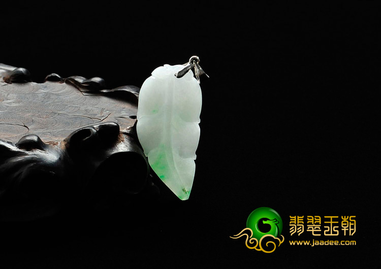 糯冰种飘翠缅甸翡翠叶子挂件