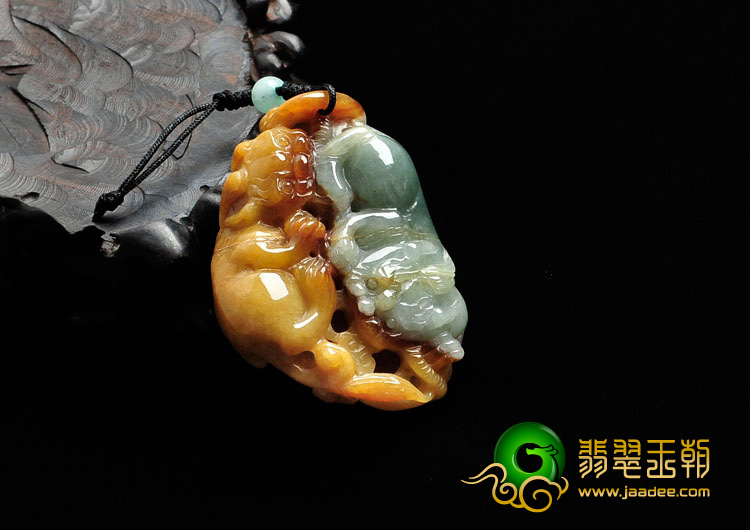 细糯种晴水黄翡缅甸翡翠貔貅挂件