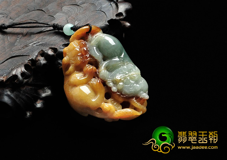细糯种晴水黄翡缅甸翡翠貔貅挂件