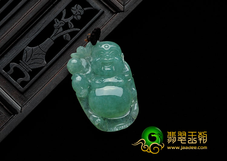 糯冰种豆色缅甸翡翠逍遥佛挂件