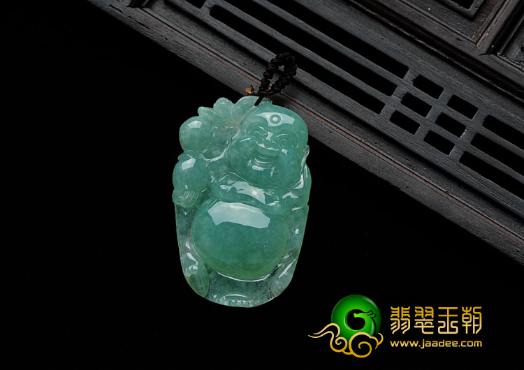 糯冰种豆色缅甸翡翠逍遥佛挂件