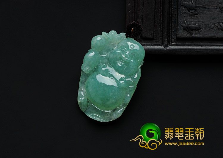 糯冰种豆色缅甸翡翠逍遥佛挂件