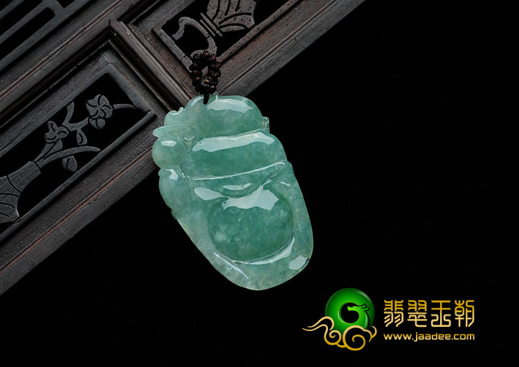 糯冰种豆色缅甸翡翠逍遥佛挂件