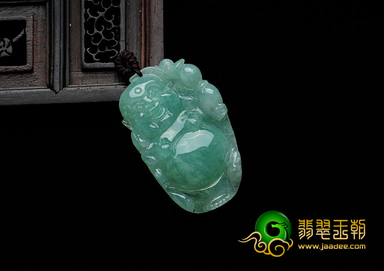 糯冰种豆色缅甸翡翠逍遥佛挂件