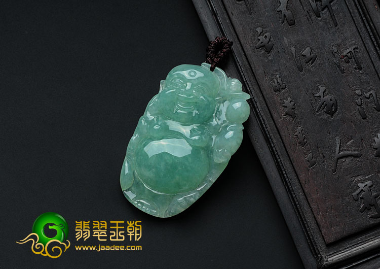 糯冰种豆色缅甸翡翠逍遥佛挂件