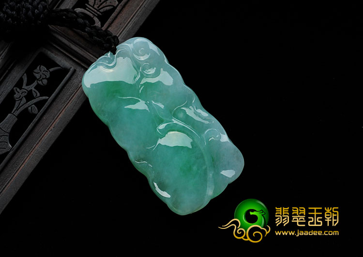 糯冰种翠色缅甸翡翠年年有余挂件