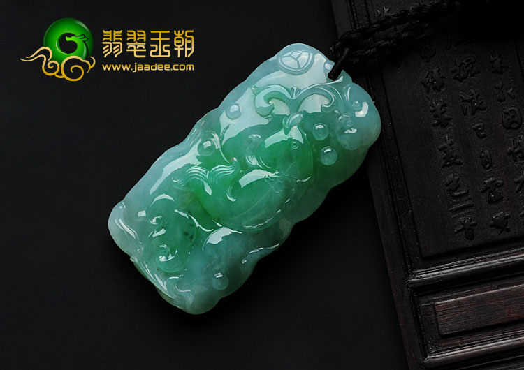 糯冰种翠色缅甸翡翠年年有余挂件