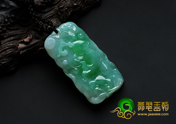 糯冰种翠色缅甸翡翠年年有余挂件