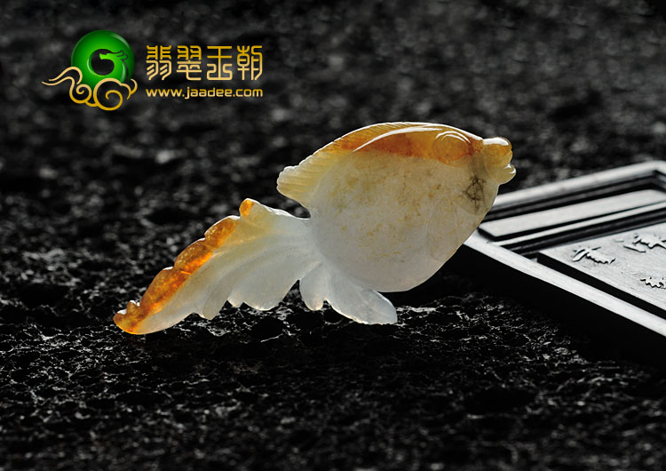 糯冰种黄翡缅甸翡翠金鱼挂件