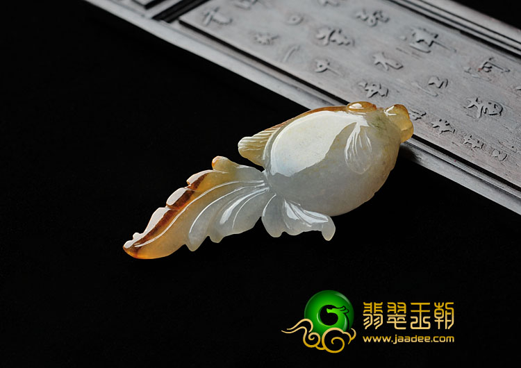 糯冰种黄翡缅甸翡翠金鱼挂件