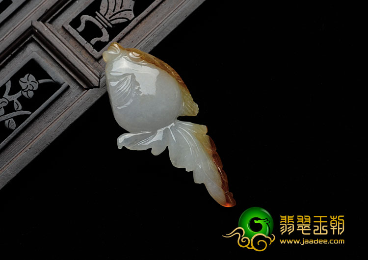 糯冰种黄翡缅甸翡翠金鱼挂件