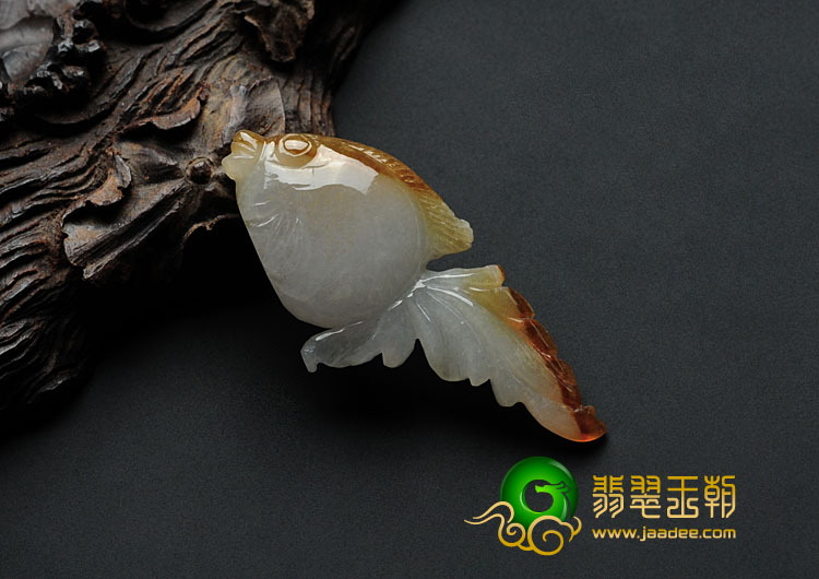 糯冰种黄翡缅甸翡翠金鱼挂件