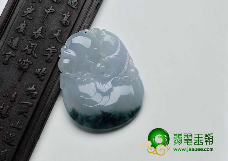 冰种淡紫罗兰飘花缅甸翡翠年年有余挂件
