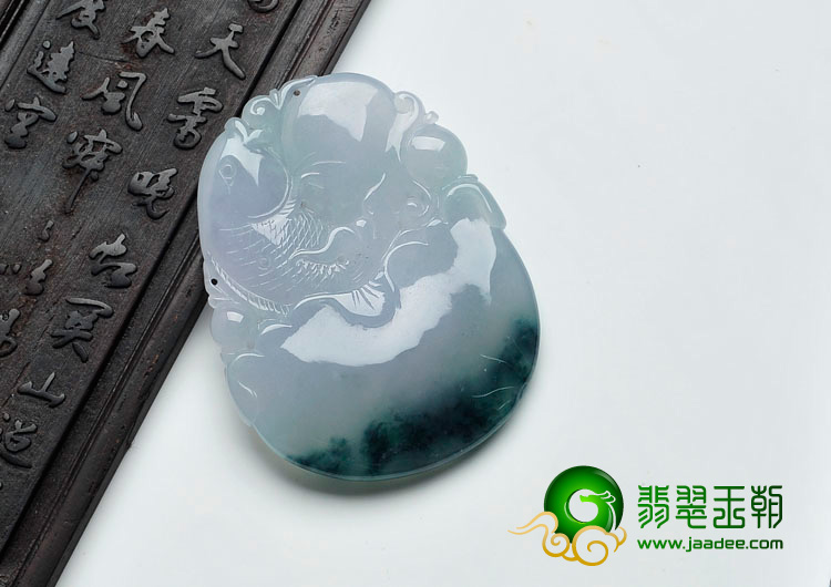 冰种淡紫罗兰飘花缅甸翡翠年年有余挂件