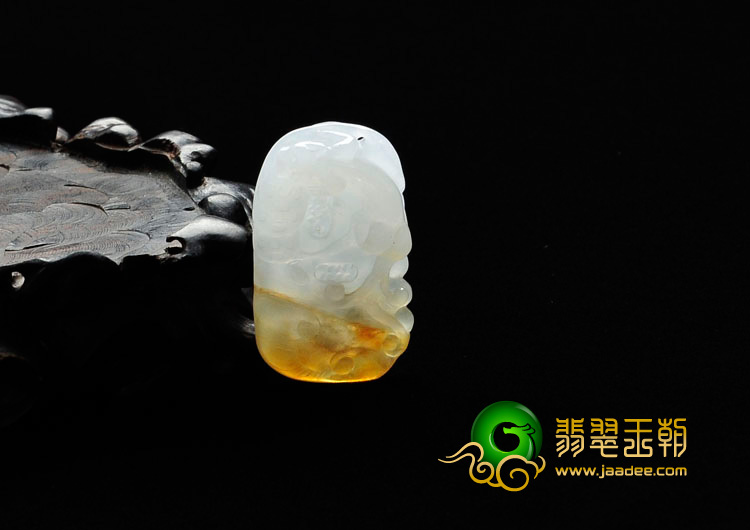 冰种黄翡缅甸翡翠草龙挂件