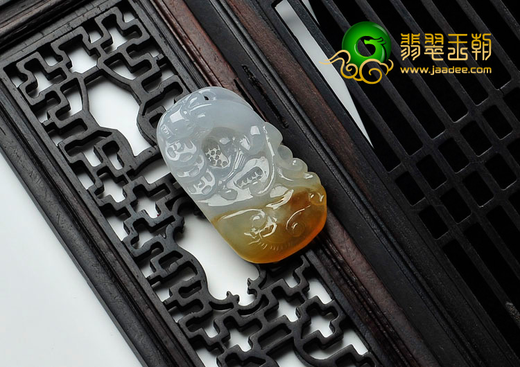 冰种黄翡缅甸翡翠草龙挂件