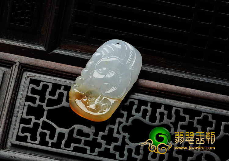 冰种黄翡缅甸翡翠草龙挂件