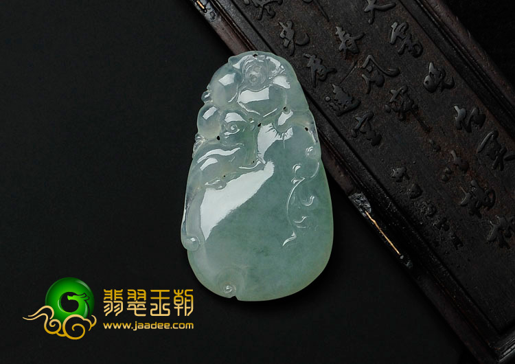 冰种晴水缅甸翡翠灵猴献寿挂件