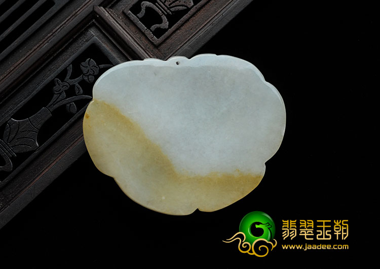 细糯种黄翡缅甸翡翠双龙戏珠挂件