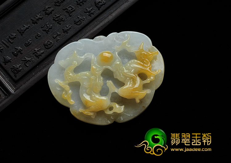 细糯种黄翡缅甸翡翠双龙戏珠挂件