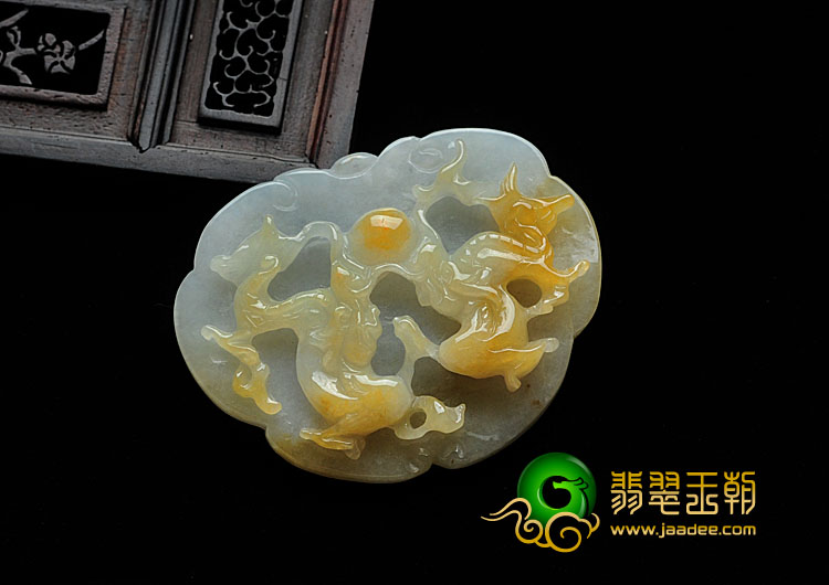 细糯种黄翡缅甸翡翠双龙戏珠挂件