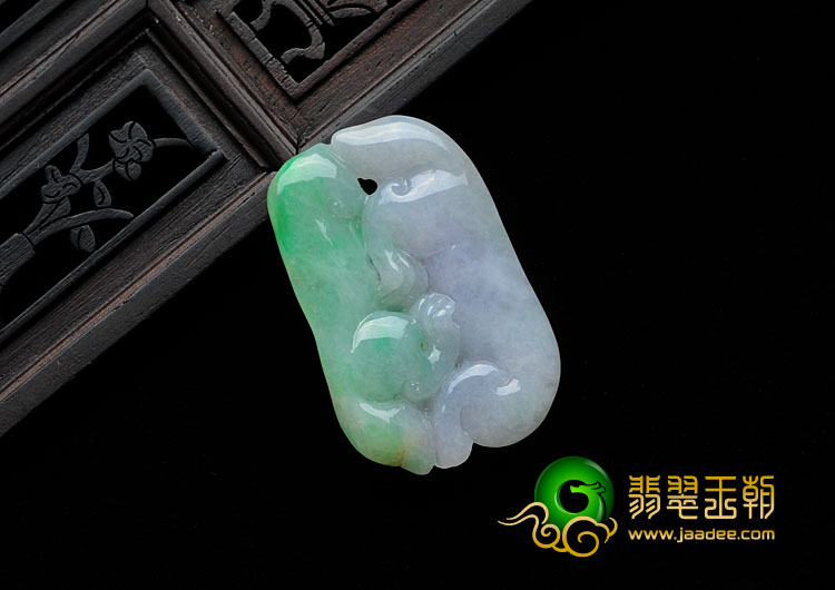 糯冰种春带彩缅甸翡翠貔貅挂件