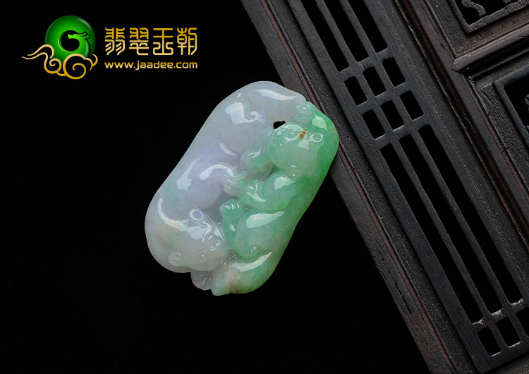 糯冰种春带彩缅甸翡翠貔貅挂件