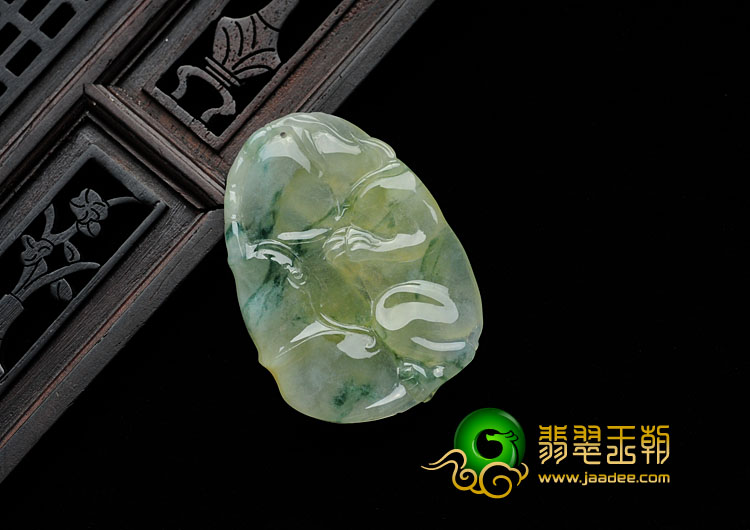 冰种黄翡飘花缅甸翡翠高升封侯挂件