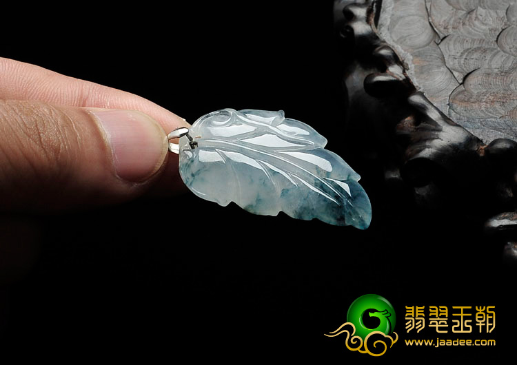 冰种飘蓝花缅甸翡翠叶子挂件