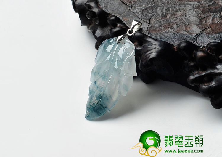 冰种飘蓝花缅甸翡翠叶子挂件