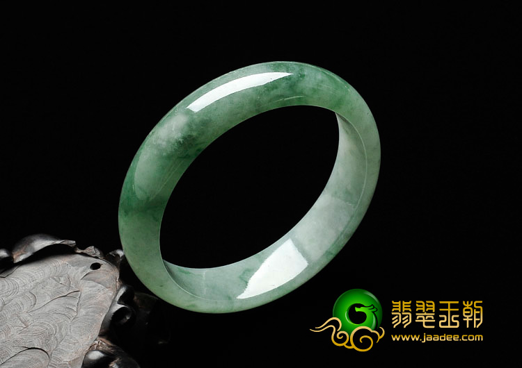 糯冰种飘绿花缅甸翡翠手镯（54.5mm）