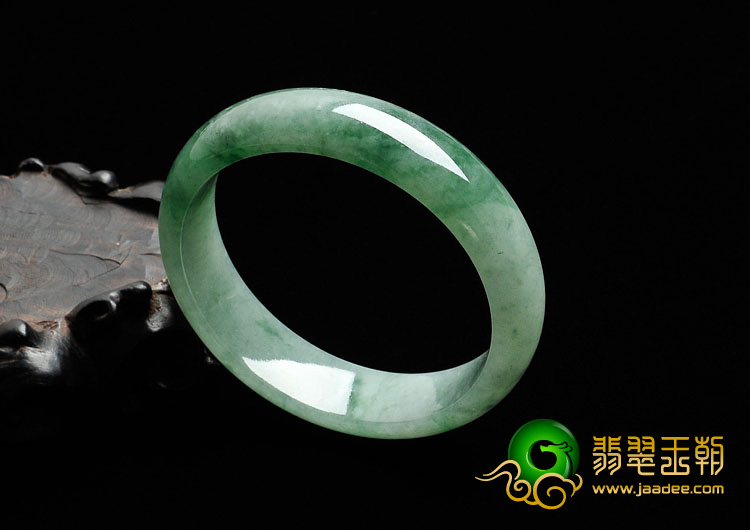 糯冰种飘绿花缅甸翡翠手镯（54.5mm）