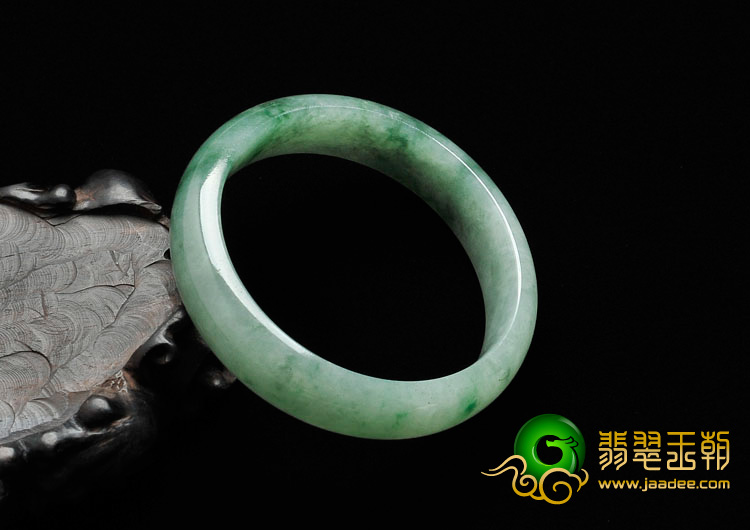 糯冰种飘绿花缅甸翡翠手镯（54.5mm）