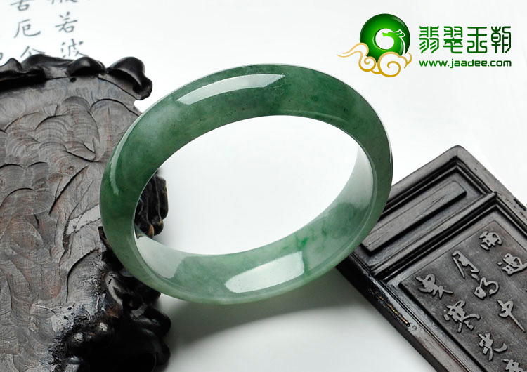 糯冰种飘绿花缅甸翡翠手镯（54.5mm）