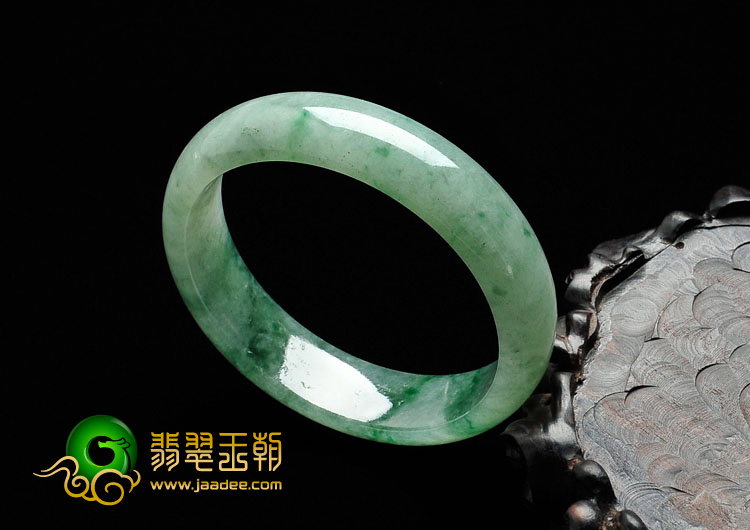 糯冰种飘绿花缅甸翡翠手镯（54.5mm）