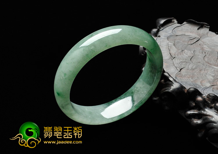 糯冰种飘绿花缅甸翡翠手镯（54.5mm）