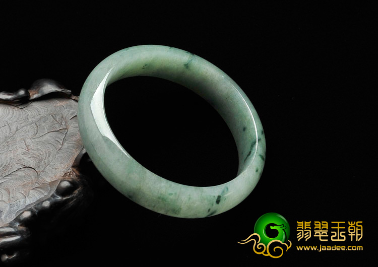 糯冰种飘花缅甸翡翠手镯（57.9mm）