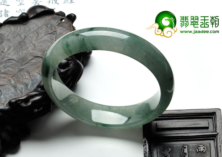 糯冰种飘花缅甸翡翠手镯（57.9mm）