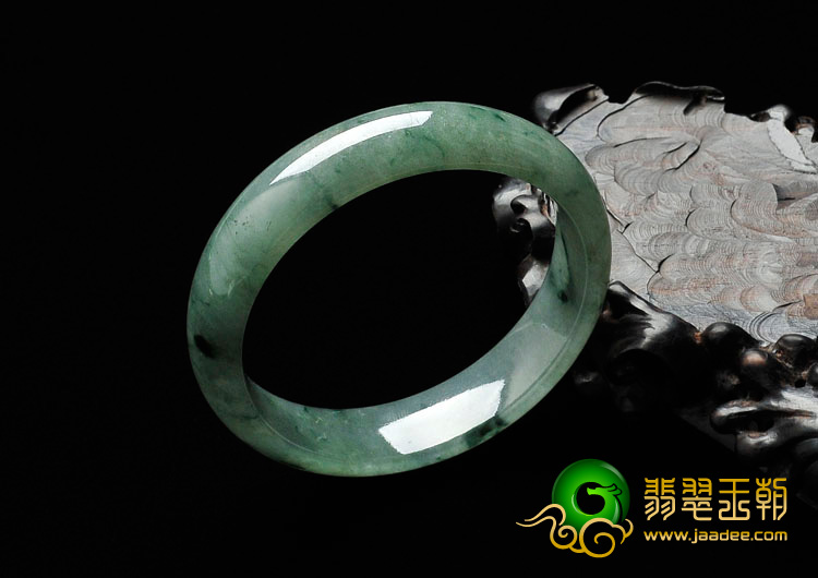 糯冰种飘花缅甸翡翠手镯（58mm）