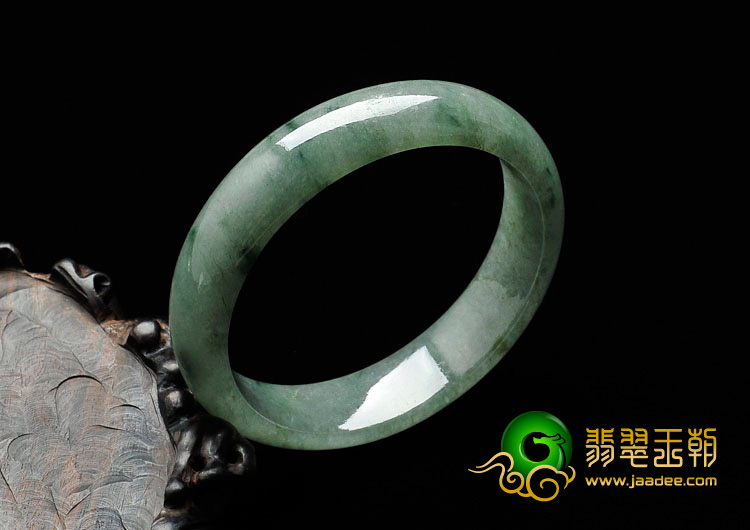 糯冰种飘花缅甸翡翠手镯（57.9mm）