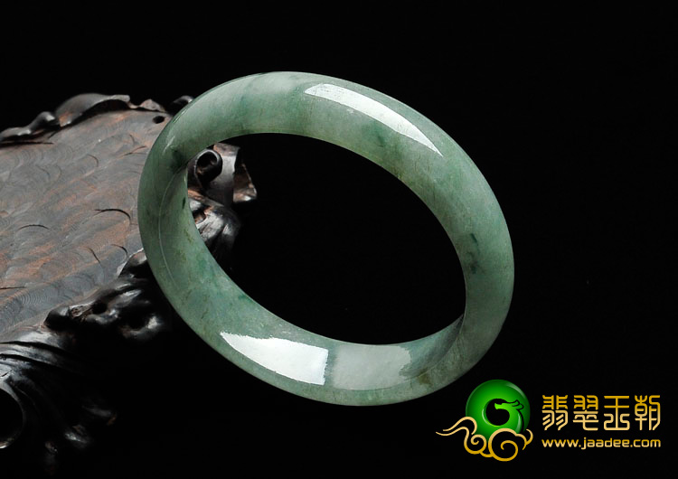 糯冰种飘花缅甸翡翠手镯（57.9mm）