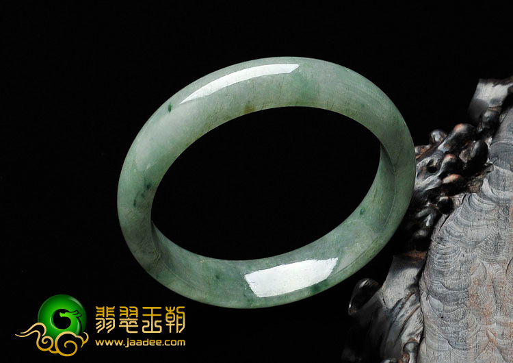 糯冰种飘花缅甸翡翠手镯（57.9mm）