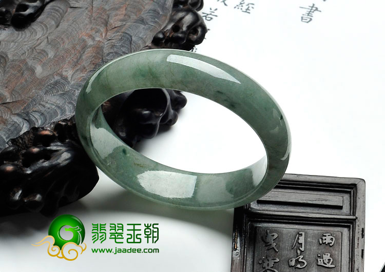 糯冰种飘花缅甸翡翠手镯（57.9mm）